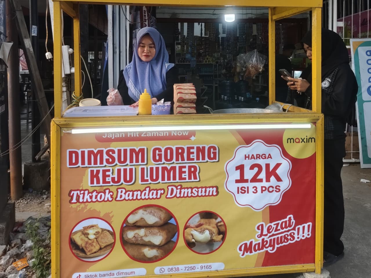 Lelehan Keju Jadi Daya Tarik, Dimsum Goreng Baru di Batuphat Barat Menggoda Pecinta Kuliner
