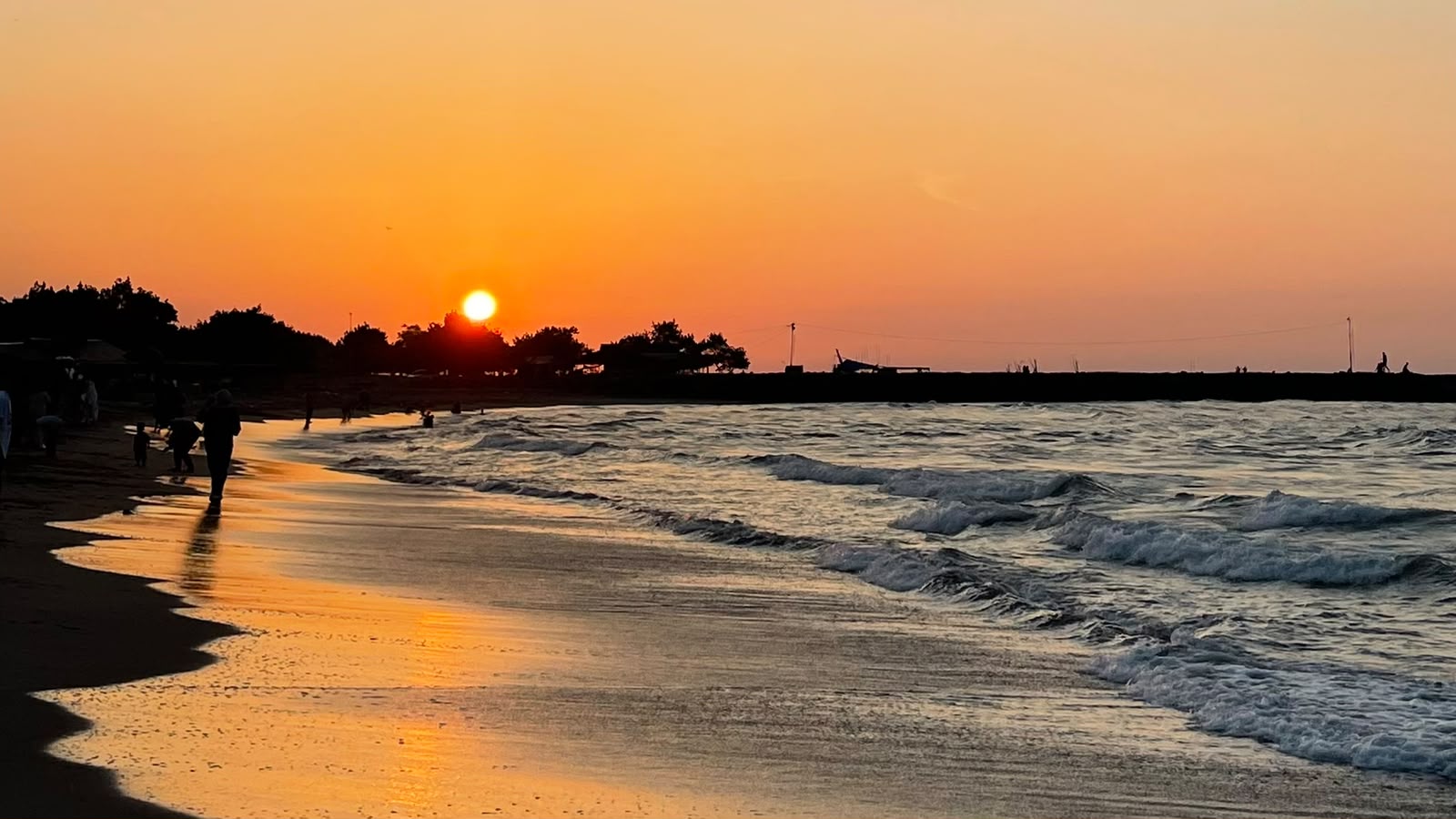 Pantai Bangka Tawarkan Suasana Nyaman untuk Rekreasi Keluarga