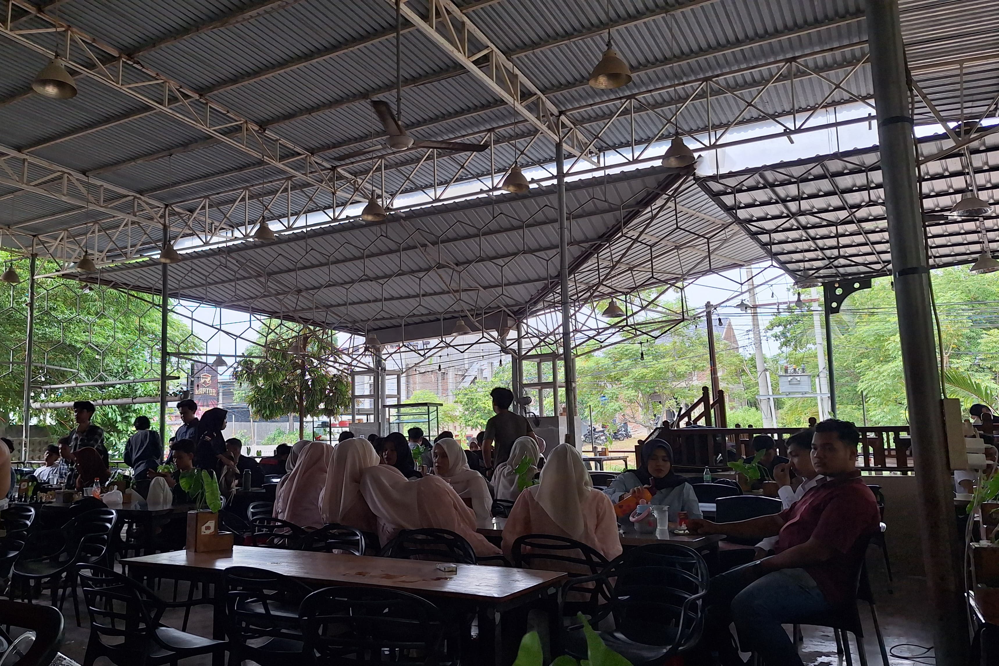 Lokasi Strategis dan Suasana Nyaman Jadikan Mensa Coffee Pilihan Mahasiswa