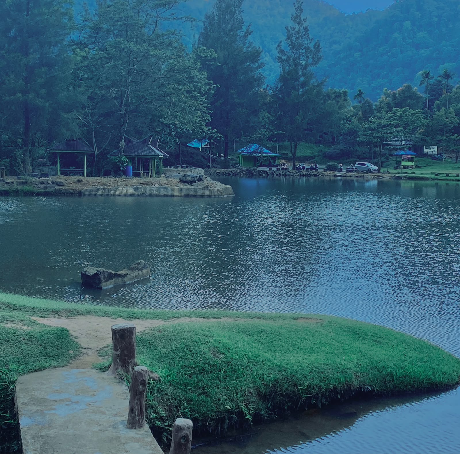 Danau Karona Sakti Jadi Destinasi Camping Favorit Gen Z