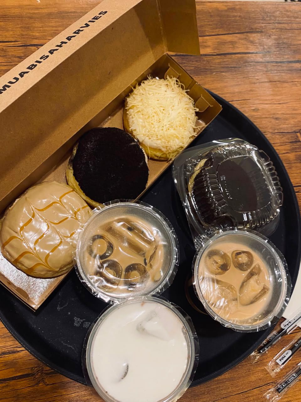 Tempat Nongkrong Favorit, Harvies Donuts Suguhkan Donat Lembut dan Kopi Vanila